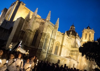 Als peus de la catedral