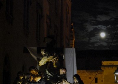 Devallant sota la lluna